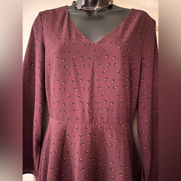 ♥️SALE 4/$20 Elegant Flowing Dress with Gorgeous Sleeves - Picture 4 of 9